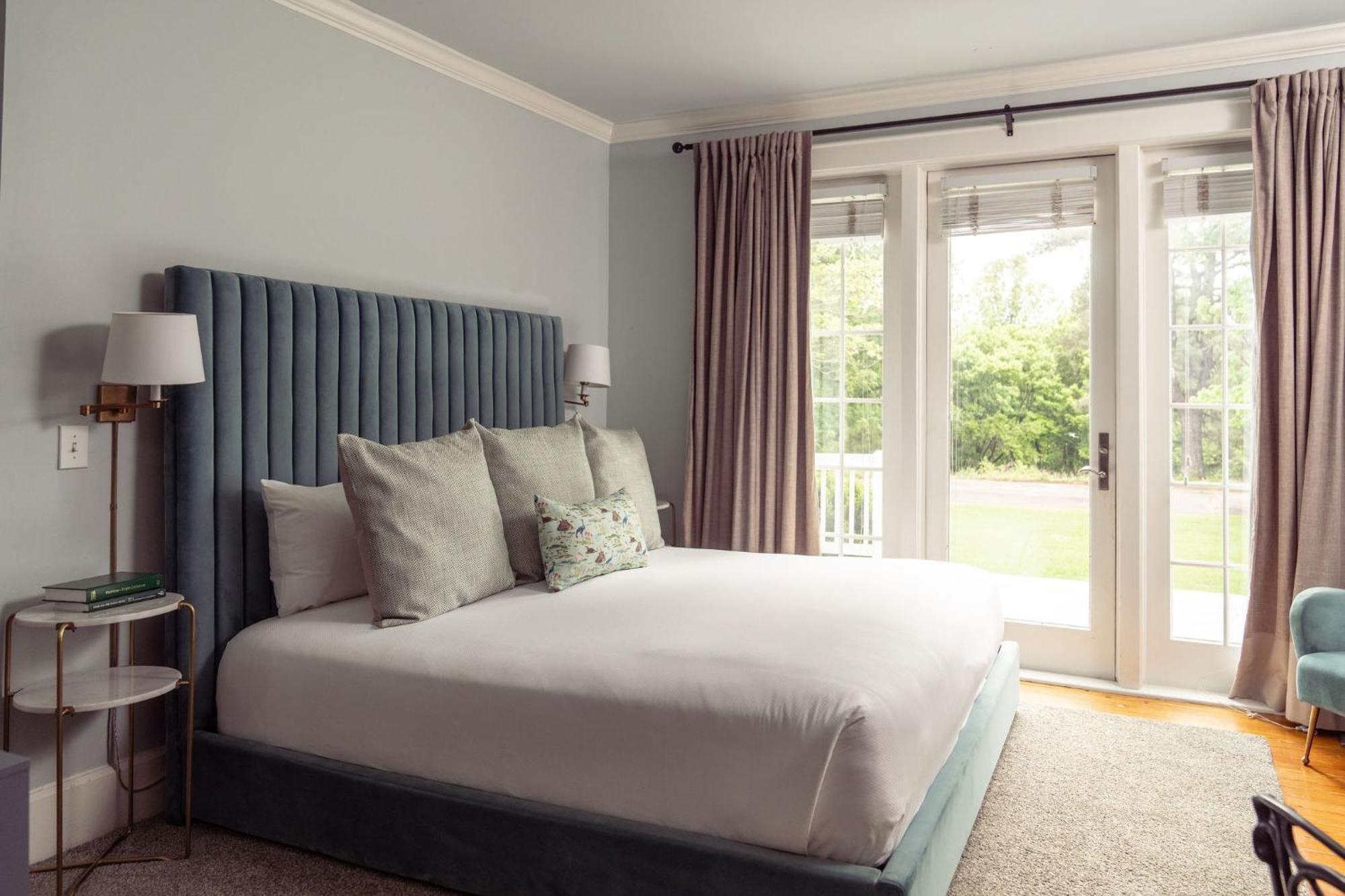 Hotel The Clifton Charlottesville Esterno foto