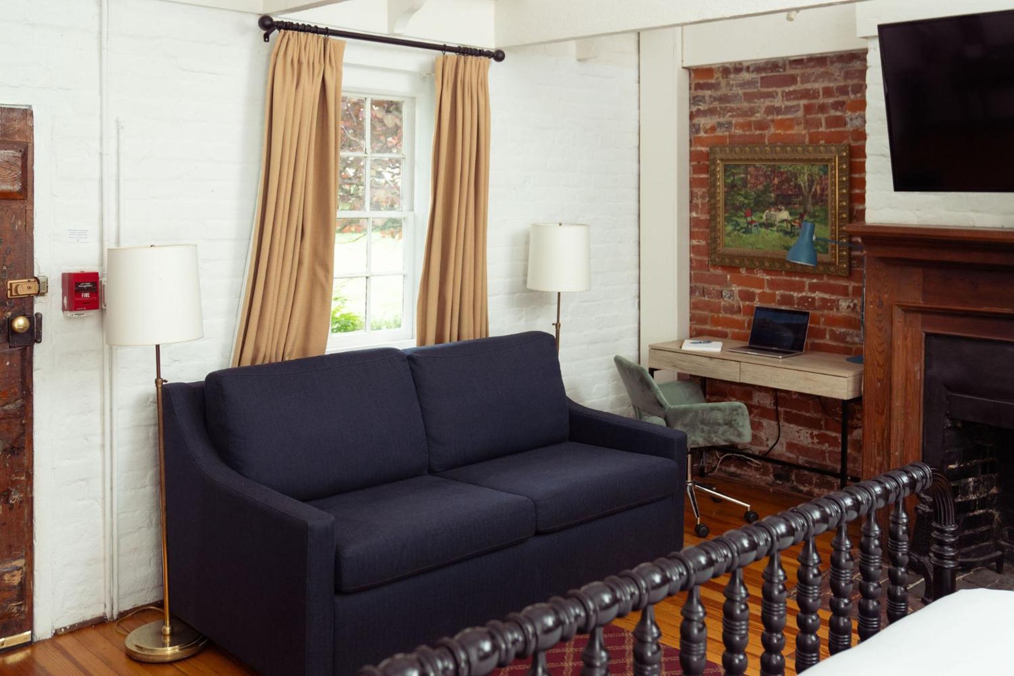 Hotel The Clifton Charlottesville Esterno foto