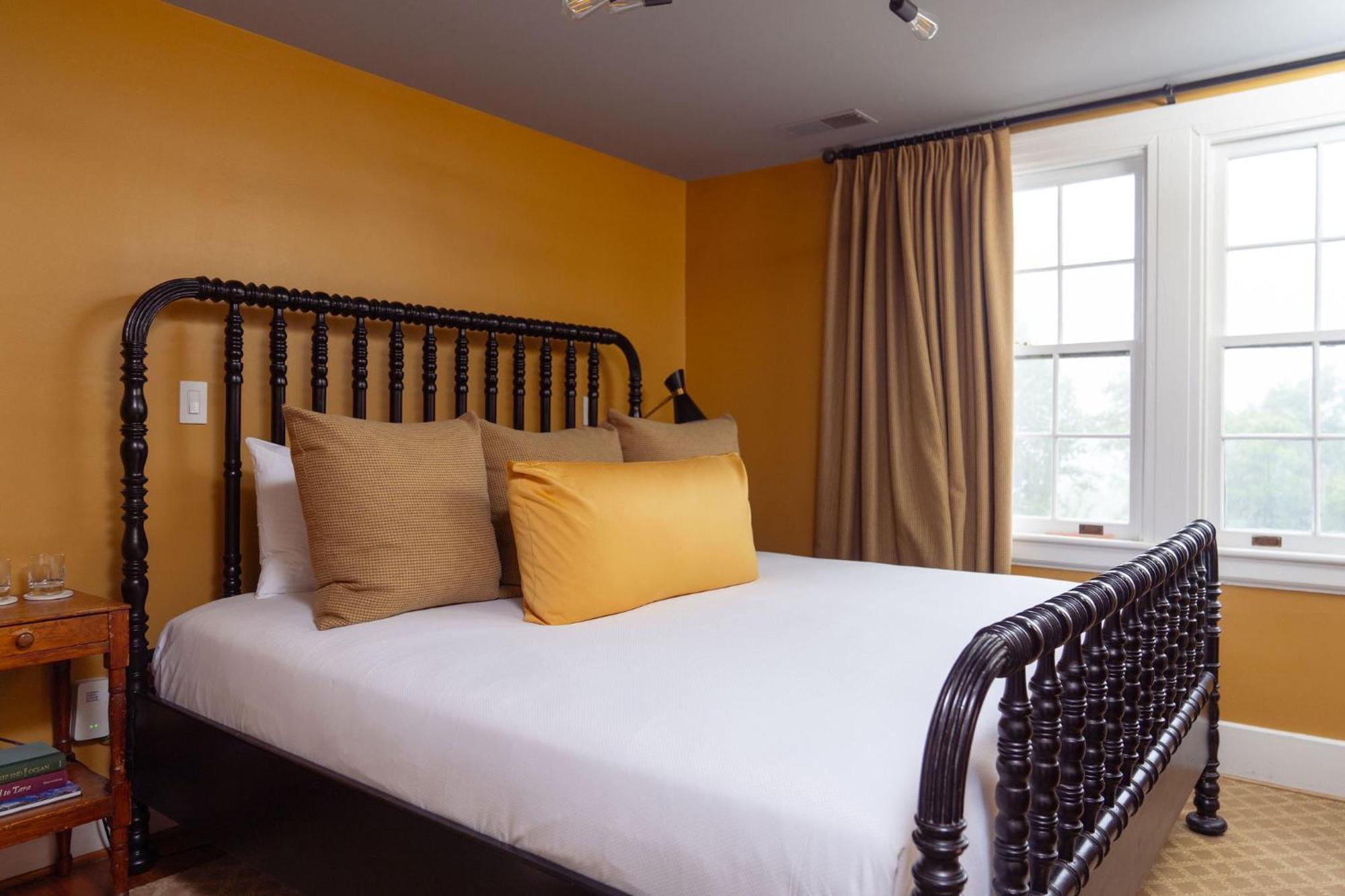 Hotel The Clifton Charlottesville Esterno foto