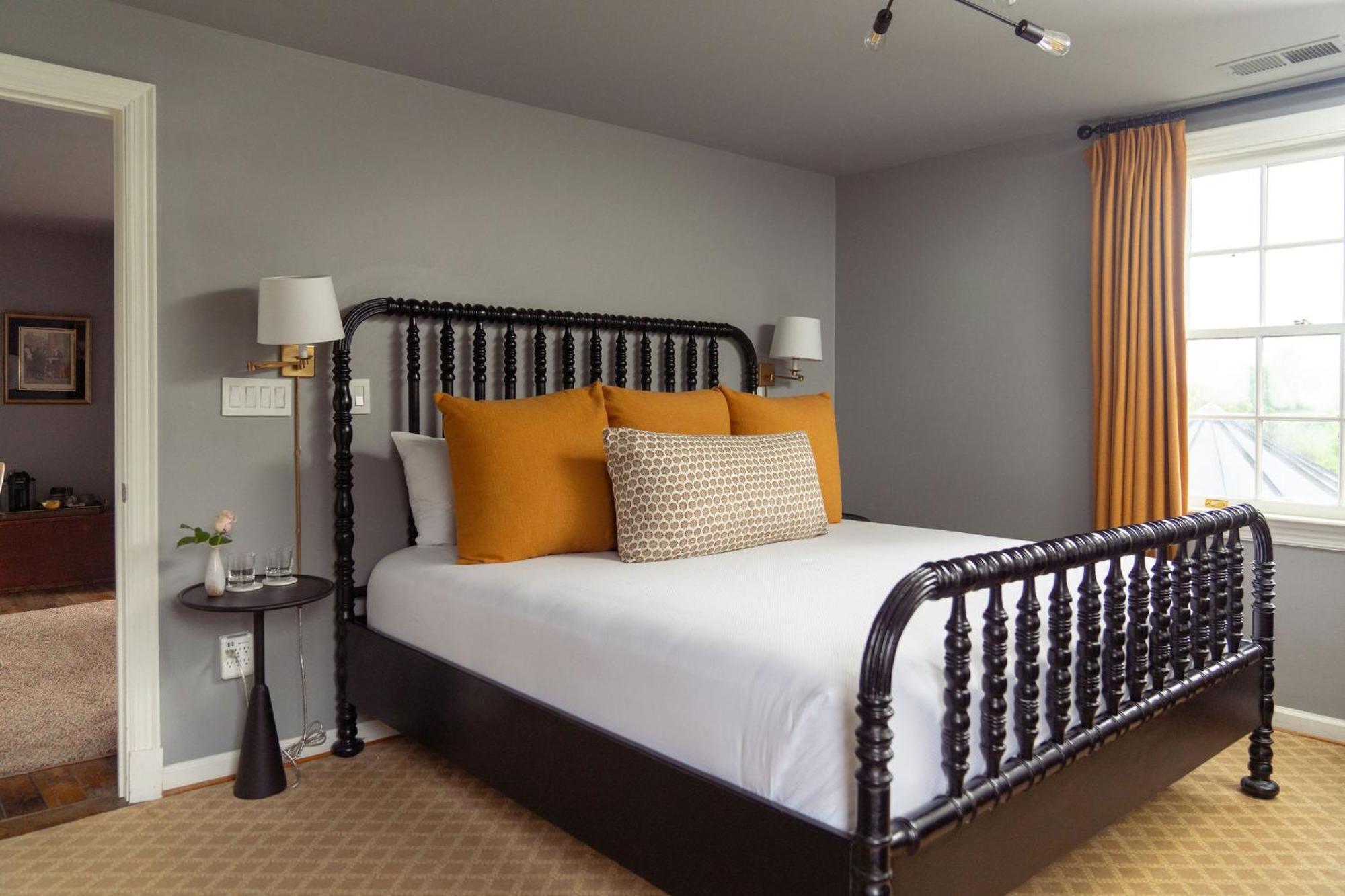 Hotel The Clifton Charlottesville Esterno foto
