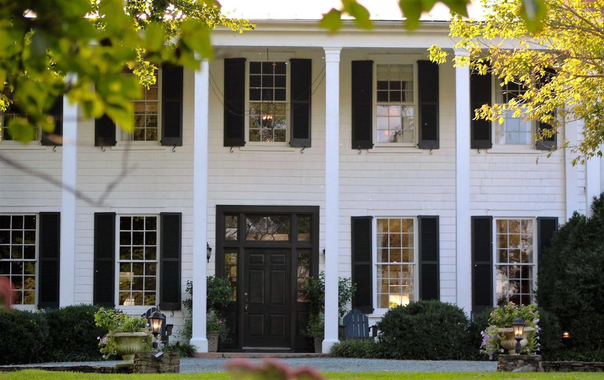Hotel The Clifton Charlottesville Esterno foto